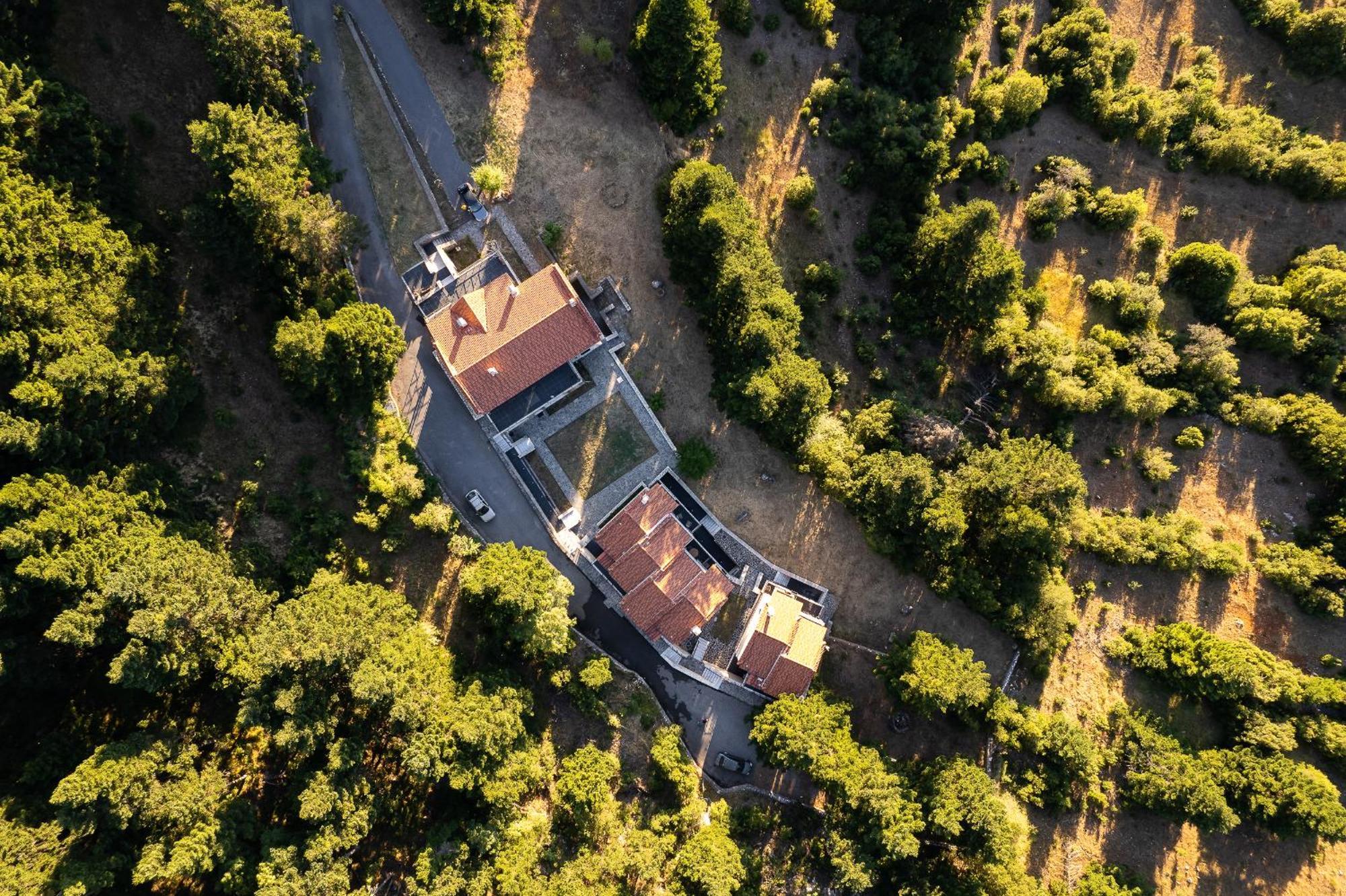 Natura Hotel Vitina Bagian luar foto