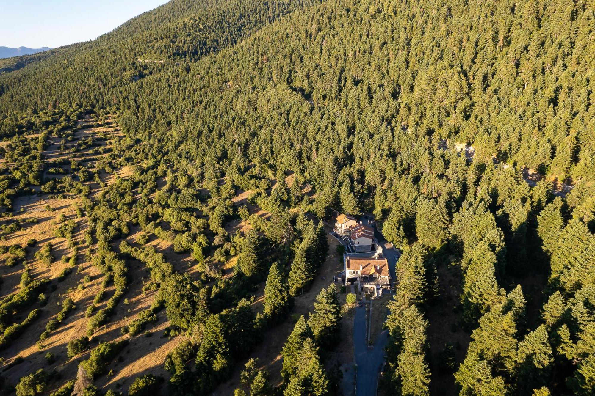 Natura Hotel Vitina Bagian luar foto