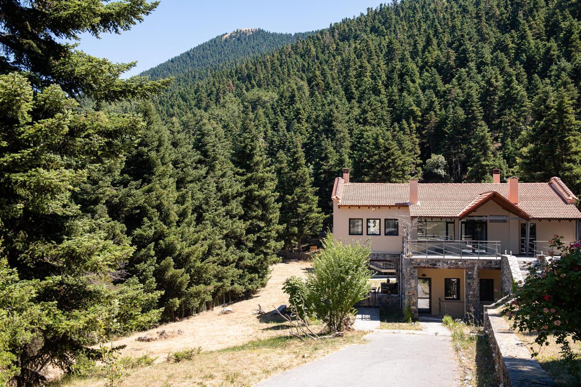 Natura Hotel Vitina Bagian luar foto