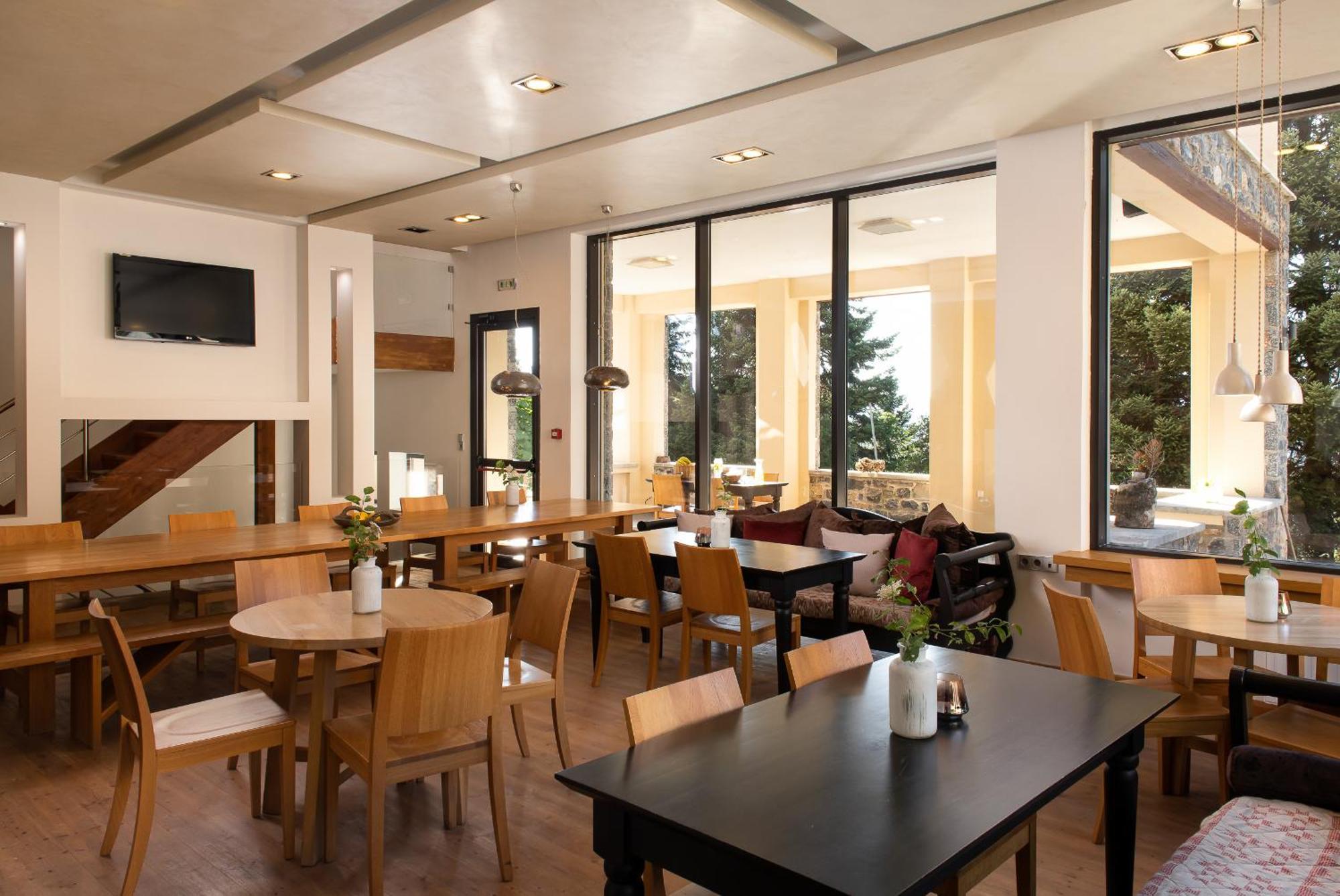 Natura Hotel Vitina Bagian luar foto