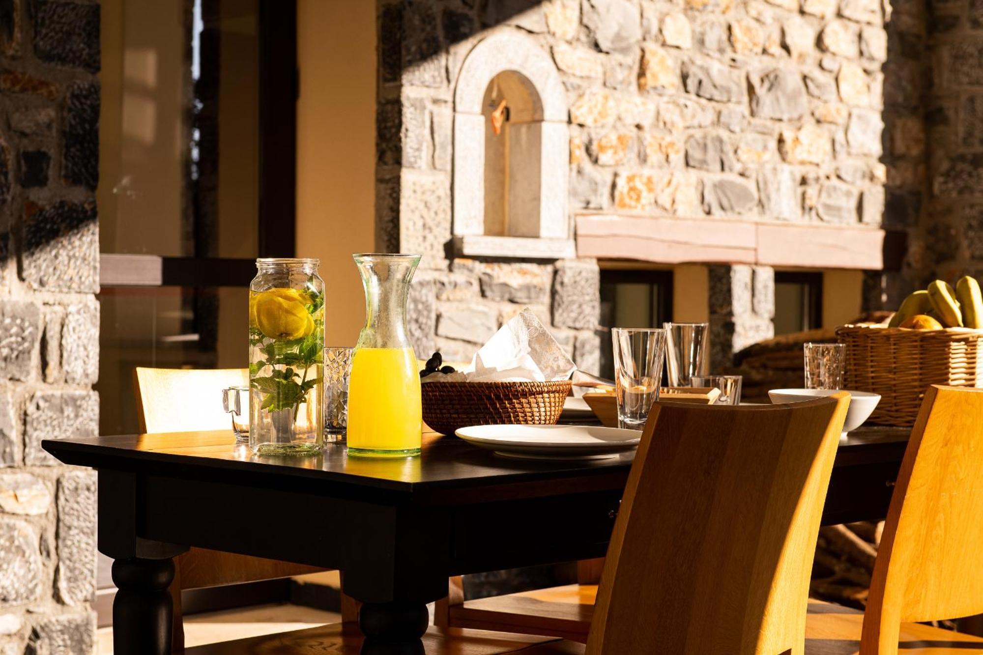 Natura Hotel Vitina Bagian luar foto