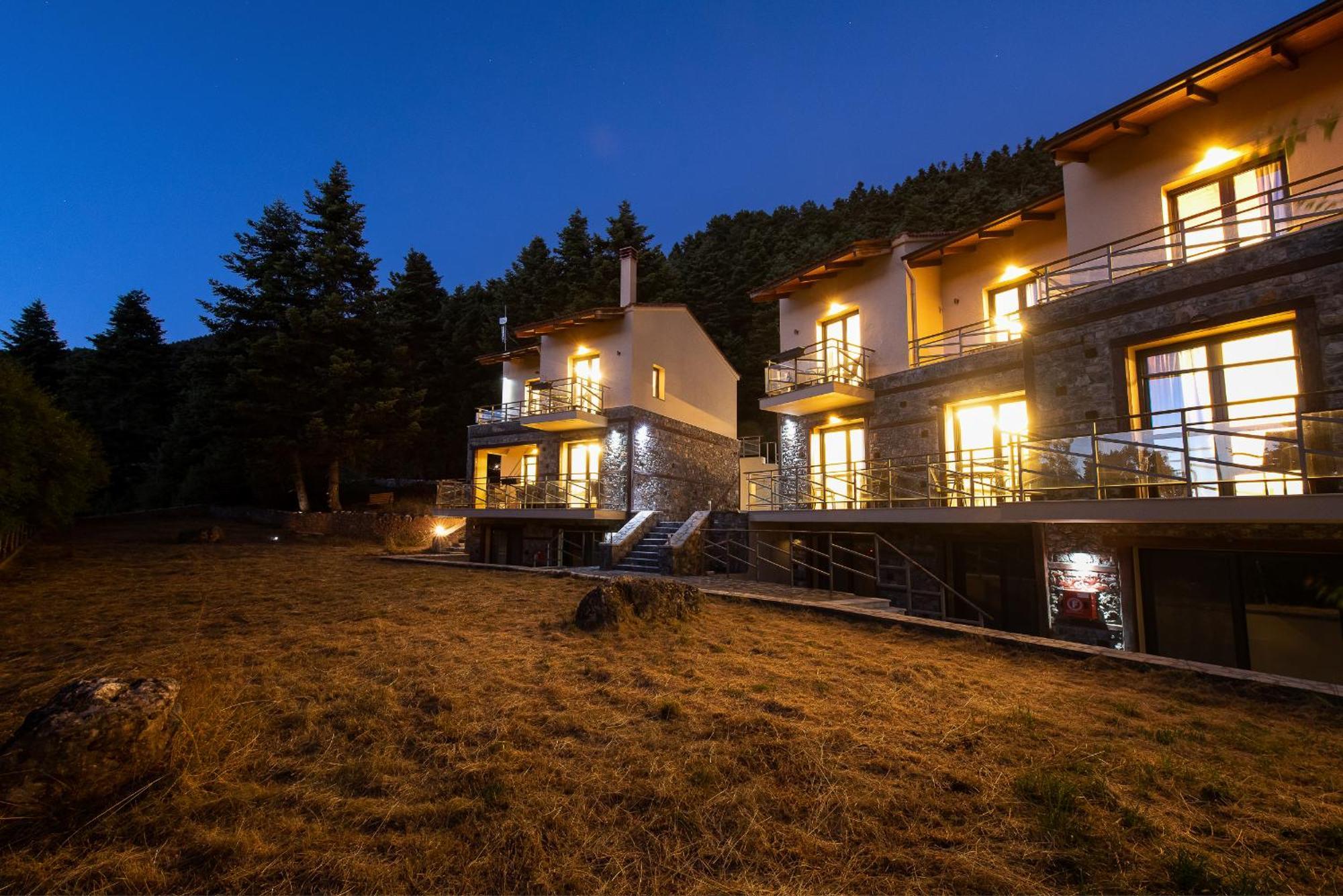 Natura Hotel Vitina Bagian luar foto