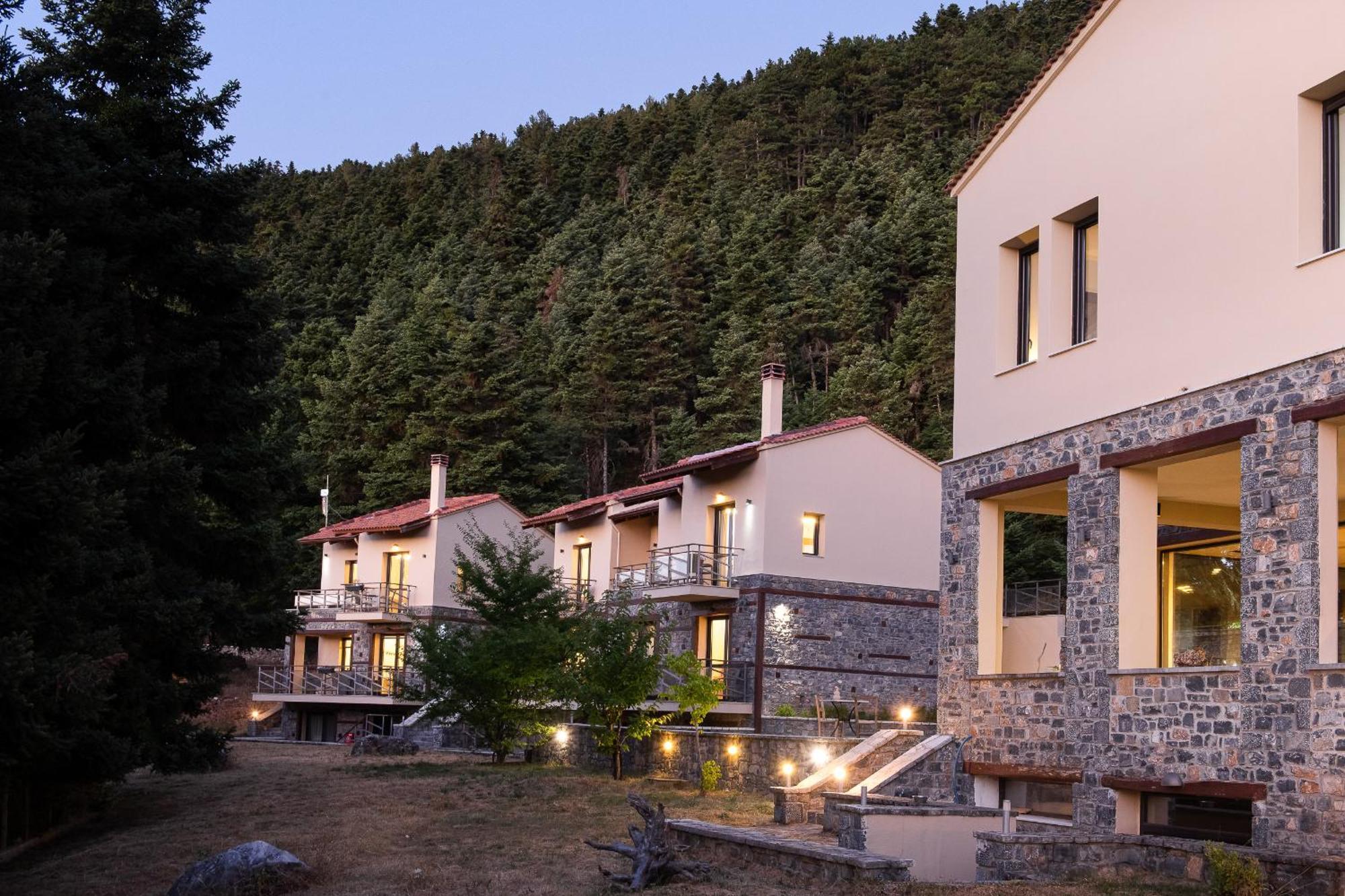 Natura Hotel Vitina Bagian luar foto