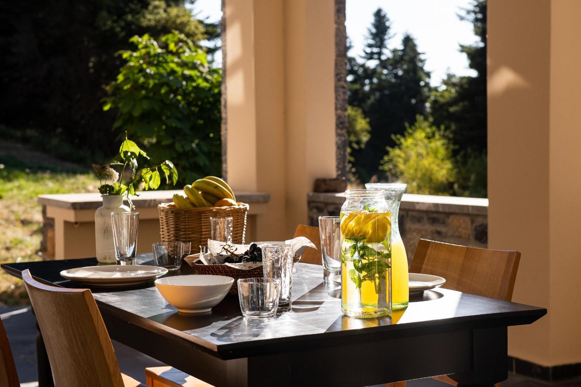 Natura Hotel Vitina Bagian luar foto