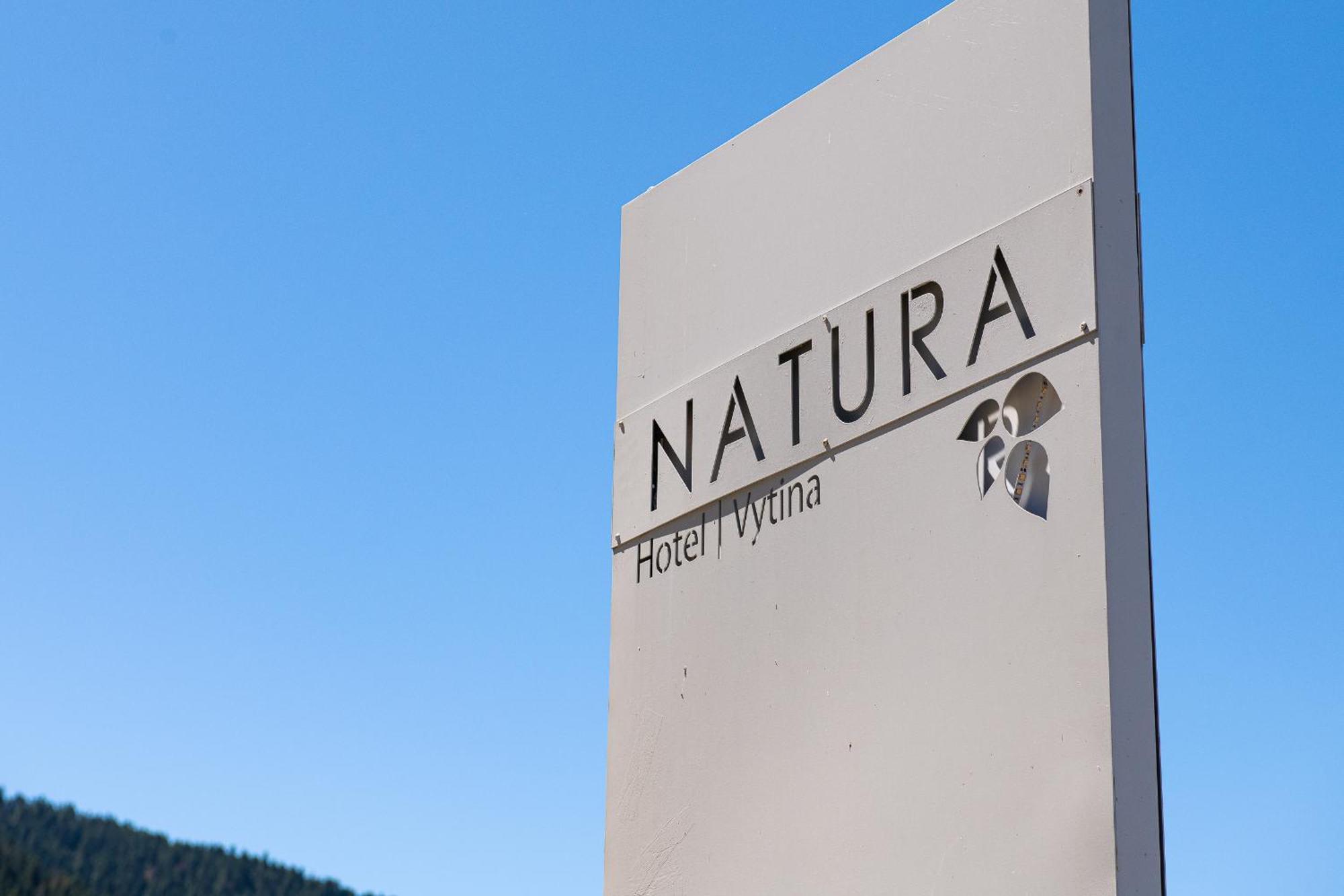 Natura Hotel Vitina Bagian luar foto